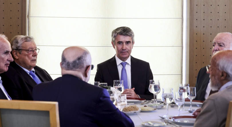 Imagem de José Luís Carneiro afasta para já comissão de inquérito a Luís Montenegro