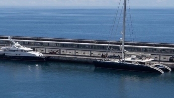 Imagem de Porto do Funchal recebe sete mega-iates