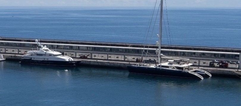 Imagem de Porto do Funchal recebe sete mega-iates