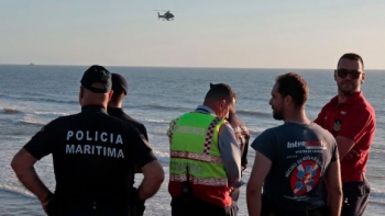 Imagem de Duas crianças desaparecidas no mar na praia de Pedrogão