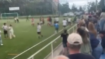 Imagem de Jogo de jovens acaba em pancadaria (vídeo)