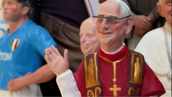 Imagem de Papa Leão XIV visitou o túmulo de Francisco (vídeo)