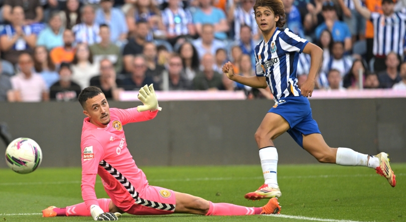 Imagem de Nacional derrotado pelo Porto no Dragão