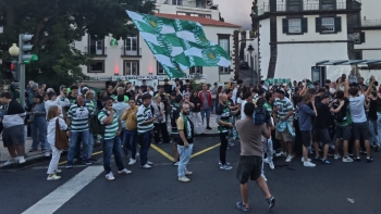 Imagem de Madeirenses na rua a festejar titulo do Sporting (áudio)