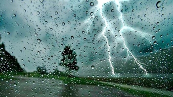 Imagem de Aguaceiros por vezes fortes acompanhados de trovoada