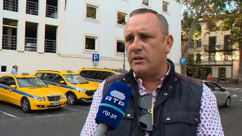 Imagem de Taxistas madeirenses preparam queixa na UE (áudio)