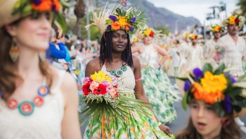 Imagem de Milhares de pessoas assistiram ao cortejo da Festa da Flor (áudio)