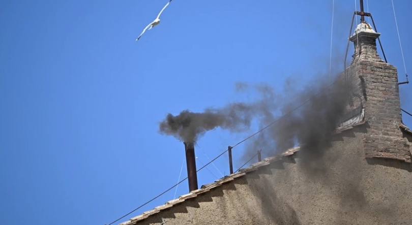 Imagem de Fumo negro na segunda votação da manhã