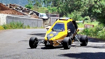 Imagem de Dinarte Nóbrega está na frente da Rampa da Matur