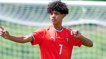Imagem de Bis’ de Cristiano Júnior em triunfo de Portugal