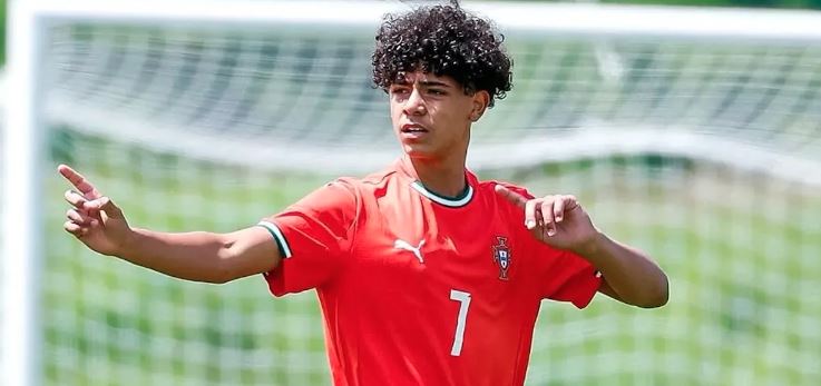 Imagem de Bis’ de Cristiano Júnior em triunfo de Portugal