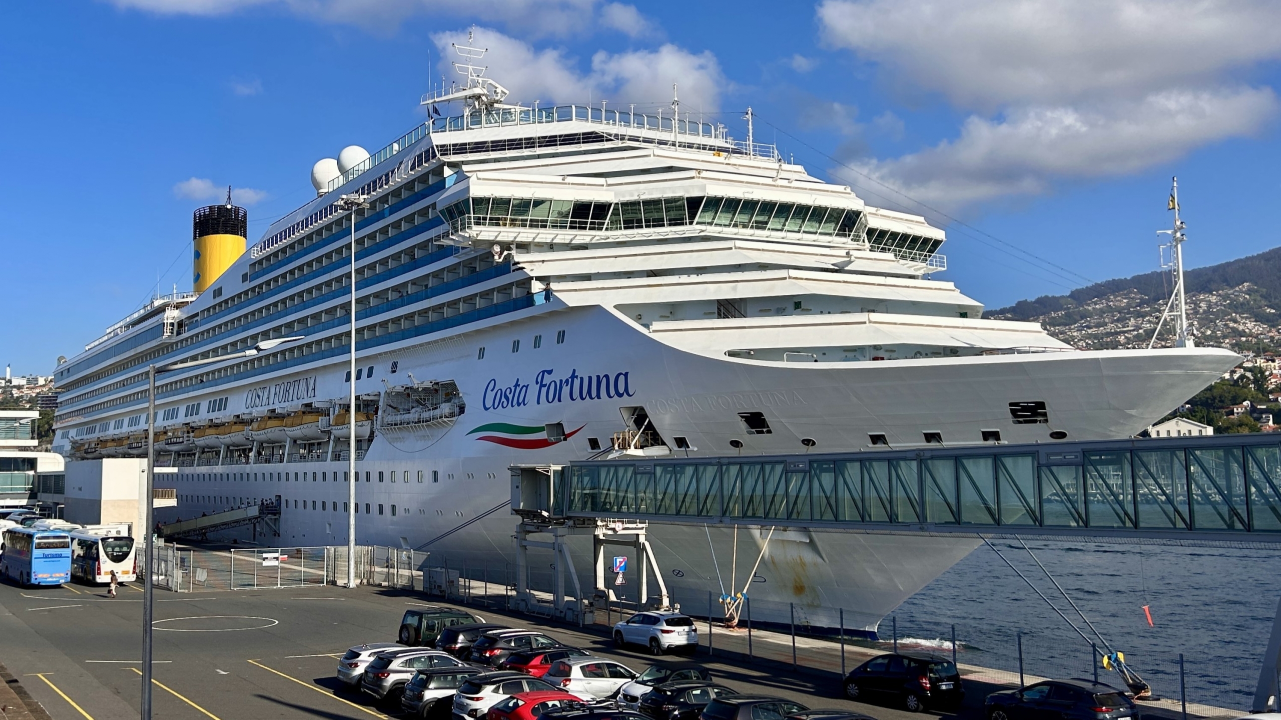 Costa Fortuna com 2 mil e 700 passageiros – RTP Madeira