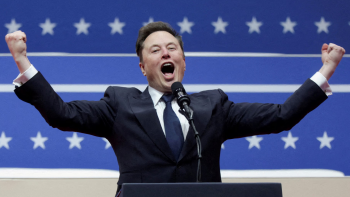 Imagem de Foguetão da ‘SpaceX’ explodiu na plataforma e Musk diz que “foi só um arranhão”