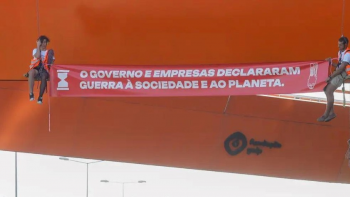 Imagem de Climáximo faz hoje protesto junto do aeroporto de Lisboa para “travar crise climática”