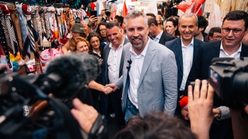 Imagem de Pedro Nuno Santos assume “para já” mandato de deputado no parlamento