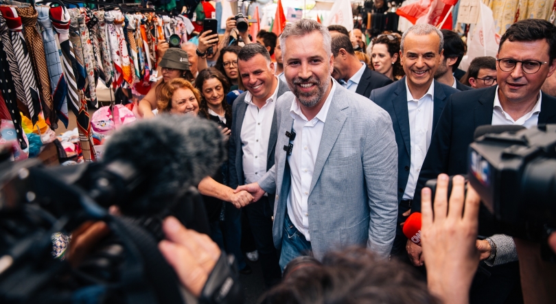 Imagem de Pedro Nuno Santos assume “para já” mandato de deputado no parlamento