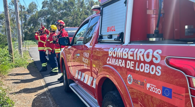 Incêndio em mato ameaçou casa no Funchal
