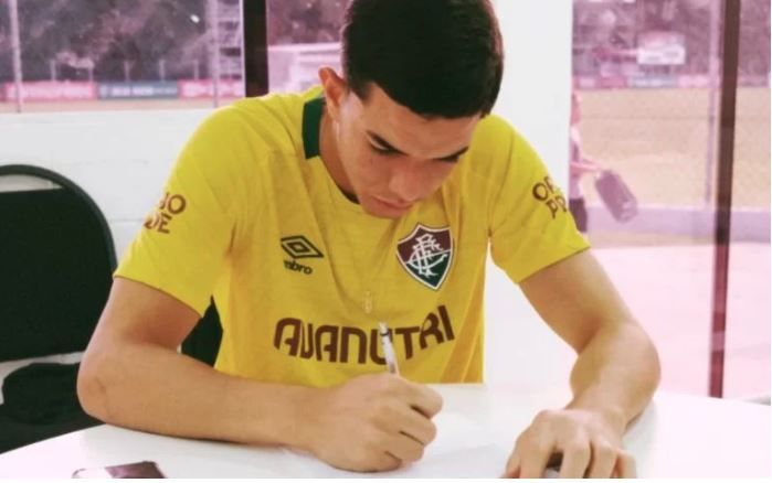 Imagem de Nacional contrata guarda-redes ao Fluminense