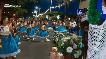 Imagem de Calheta marcha na avenida por São João (vídeo)