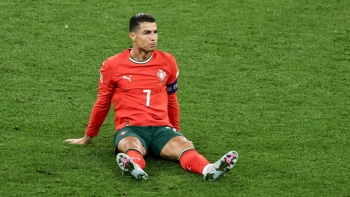Imagem de País esteve colado a um jogo de futebol durante duas horas (vídeo)