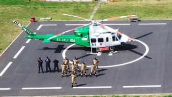 Imagem de Helicóptero resgata dois turistas com 70 anos na Levada do Rei