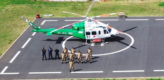 Imagem de Helicóptero resgata dois turistas com 70 anos na Levada do Rei