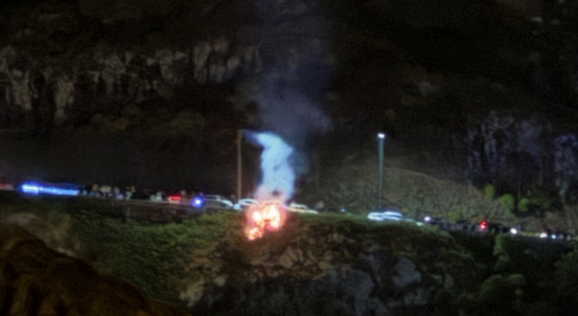 Imagem de Fogo na encosta do caminho da Queimada