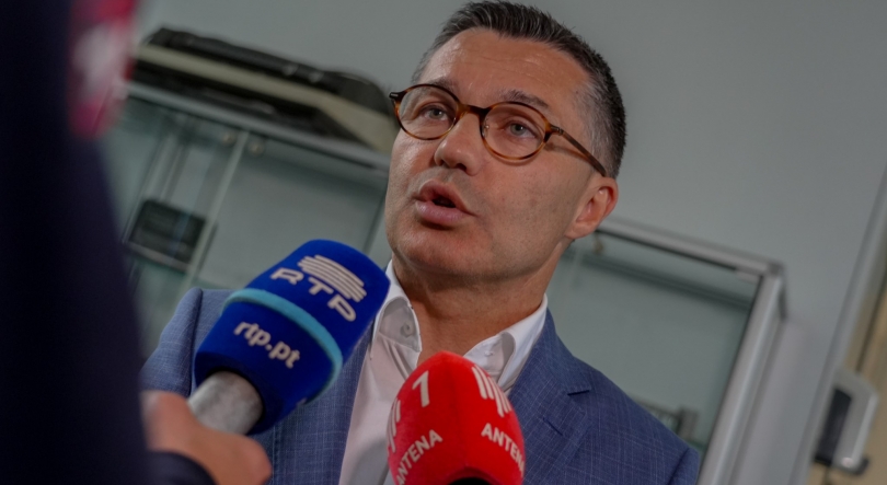 Imagem de Presidente do parlamento dos Açores desloca-se à Madeira