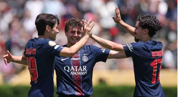 Imagem de Campeão europeu PSG entra a vencer e a convencer