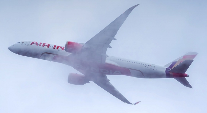 Imagem de Avião despenha-se no oeste da Índia