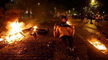 Imagem de Morte e violência ensombram título europeu do PSG