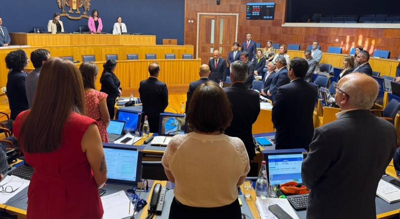 Imagem de Parlamento regional faz minuto de silêncio em homenagem a Martins Júnior