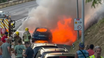 Imagem de Incêndio em viatura provoca um ferido (vídeo)