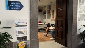 Imagem de Pais e filhos tiram dúvidas no gabinete de acesso ao ensino superior (áudio)