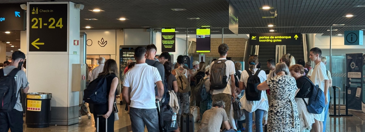 Imagem de Doze voos cancelados e oito aviões divergidos (vídeo)