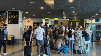 Imagem de Doze voos cancelados e oito aviões divergidos (vídeo)