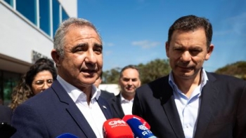 Imagem de Cimeira de governo adiada para o ano (áudio)