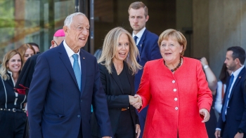 Imagem de Marcelo elogia “irremovível posição” de Merkel contra “vaga egoísta” anti-imigração