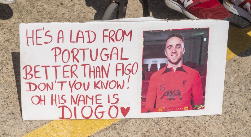 Imagem de Homenagem sentida antes e durante o primeiro jogo do Liverpool
