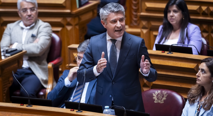 Imagem de Carneiro acusa Montenegro de alterar “não é não” pelo “sim é sim” ao Chega