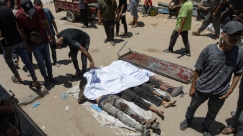 Imagem de 73 palestinianos mortos enquanto aguardavam ajuda humanitária