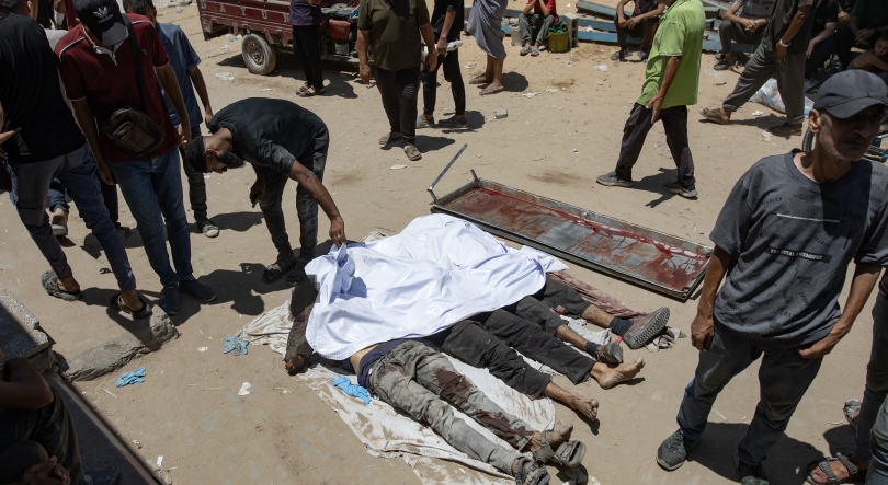 Imagem de 73 palestinianos mortos enquanto aguardavam ajuda humanitária