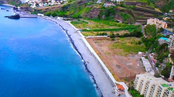 Imagem de Falta de plano da Praia Formosa leva a ação em tribunal (áudio)