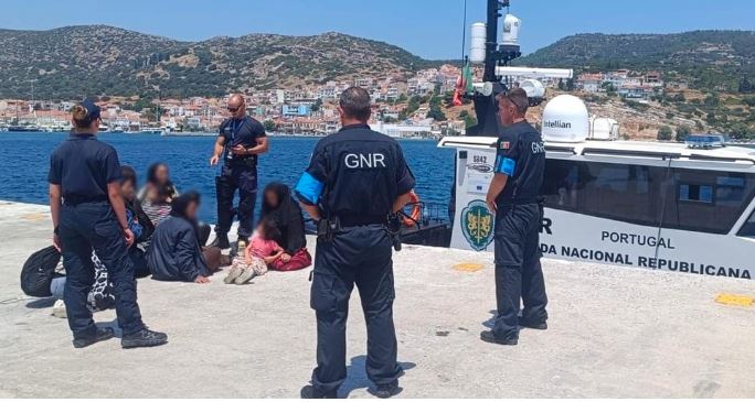 Imagem de GNR resgata 24 migrantes no Mar Egeu