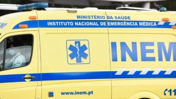 Imagem de Bebé nasce em ambulância e morre no hospital