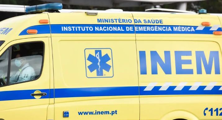 Imagem de Bebé nasce em ambulância e morre no hospital