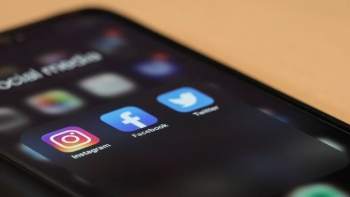 Imagem de Seis em cada 10 jovens passam 4 ou mais horas por dia na Internet