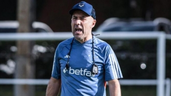 Imagem de Cruzeiro de Leonardo Jardim goleia e reparte liderança