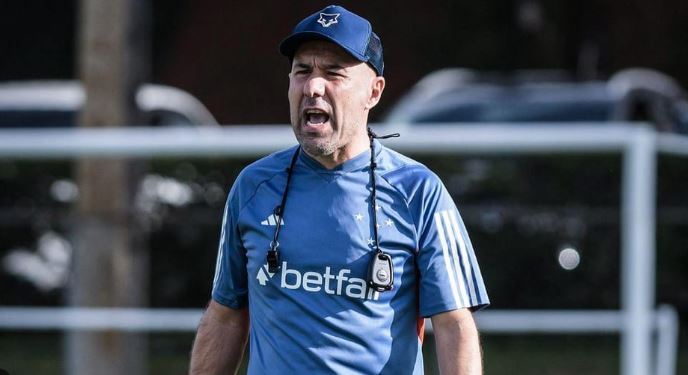 Imagem de Cruzeiro de Leonardo Jardim goleia e reparte liderança