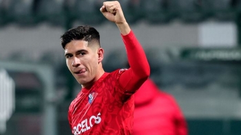 Imagem de Golo de Fran Navarro apura Sporting de Braga